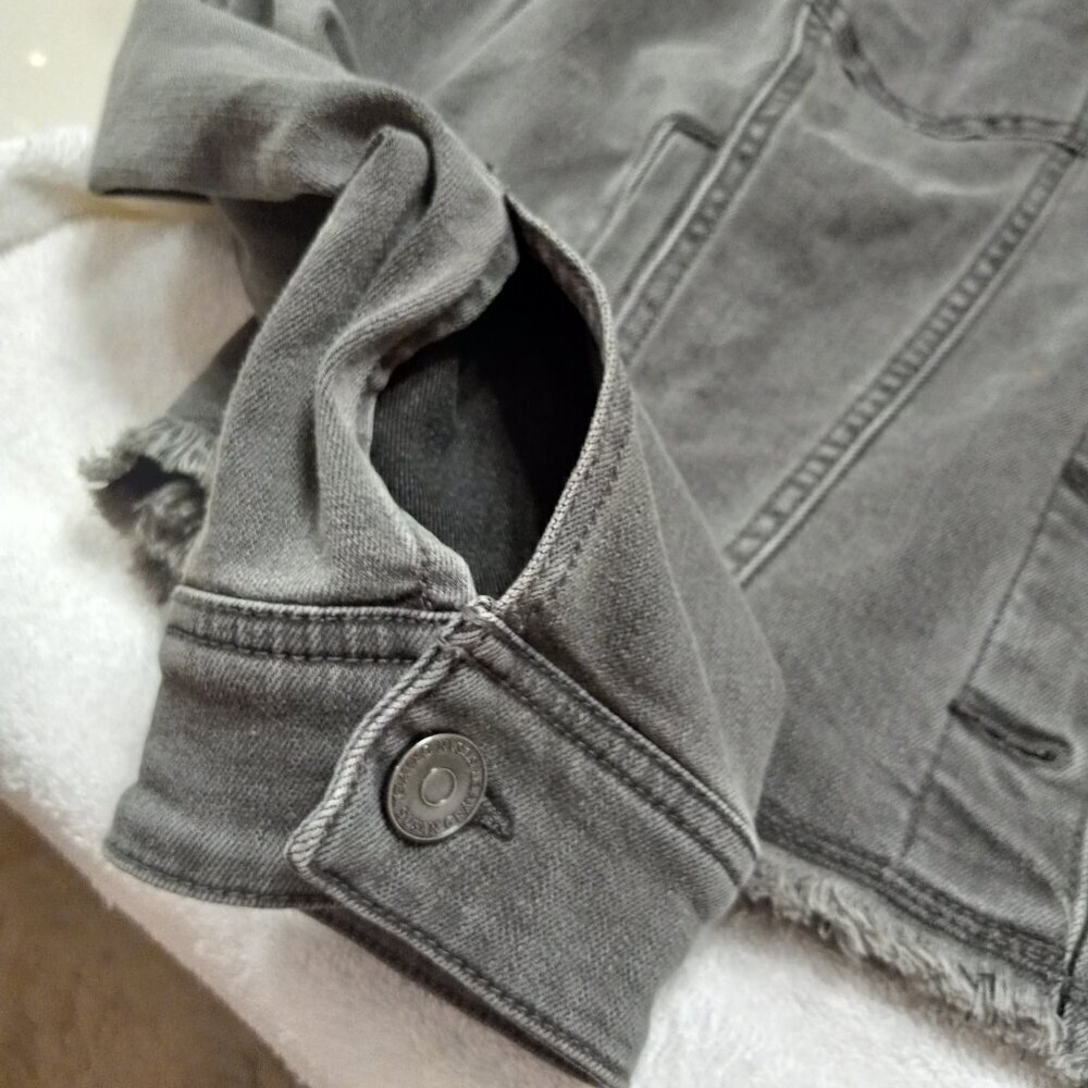 Susan Graver Gray Stretch Denim Jacket L with Frayed Hem - Picture 12 of 14